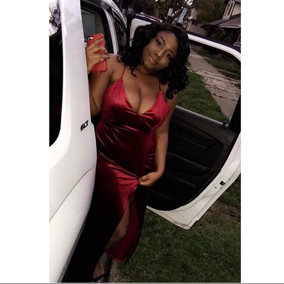 HOMECOMING DRESS - Picture 2 of 2